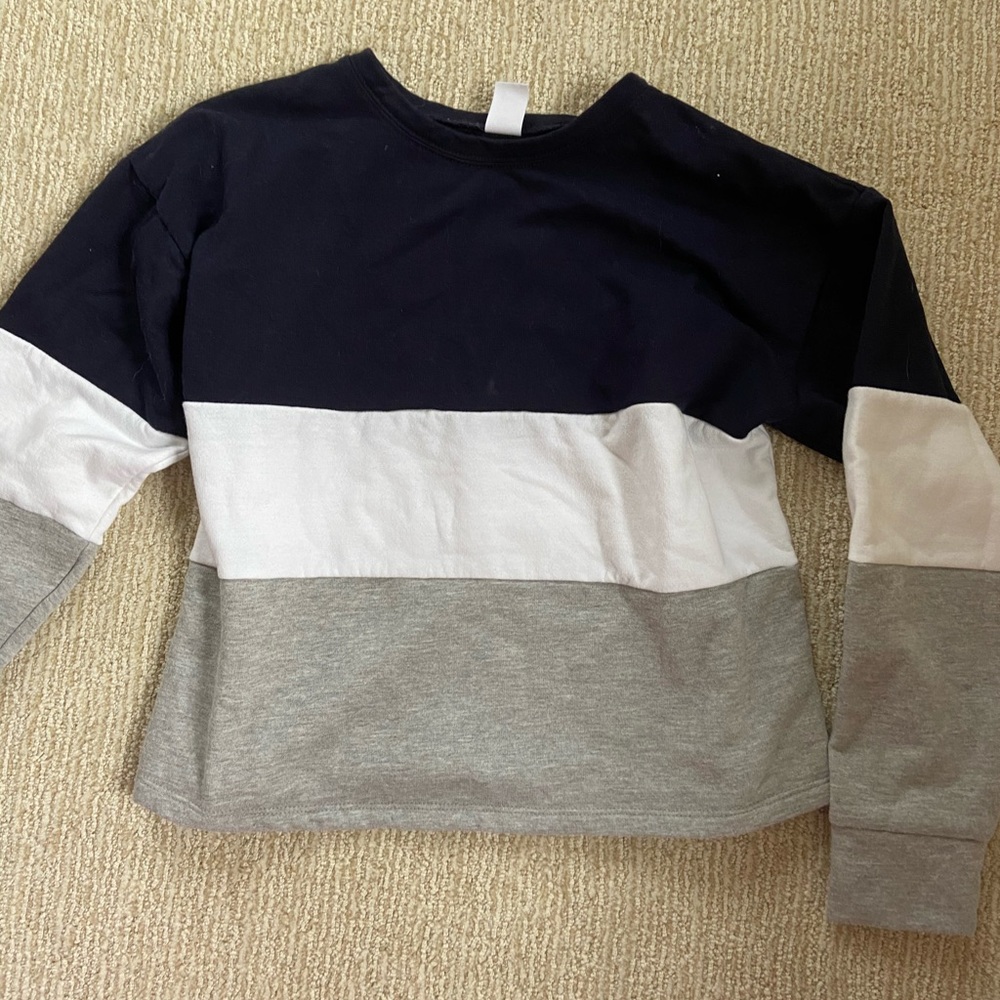 BLUE WHITE AND GREY SWEATSHIRT 👏🏻👏🏻👏🏻